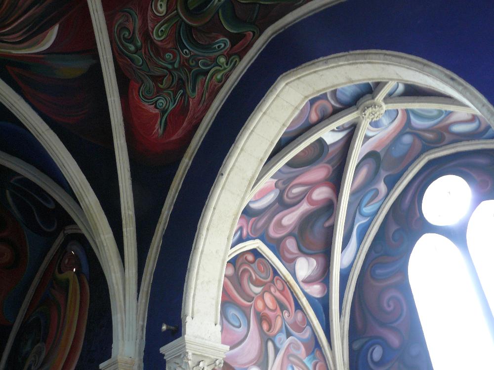 Détail de la fresque murale de la plus belle église de l'Indre, sur la commune Le Menoux, près d'Argenton-sur-Creuse. Jorge Carrasco a vu une magnifique toile vierge. De manière très coloré, il peignit la création divine de l'Univers